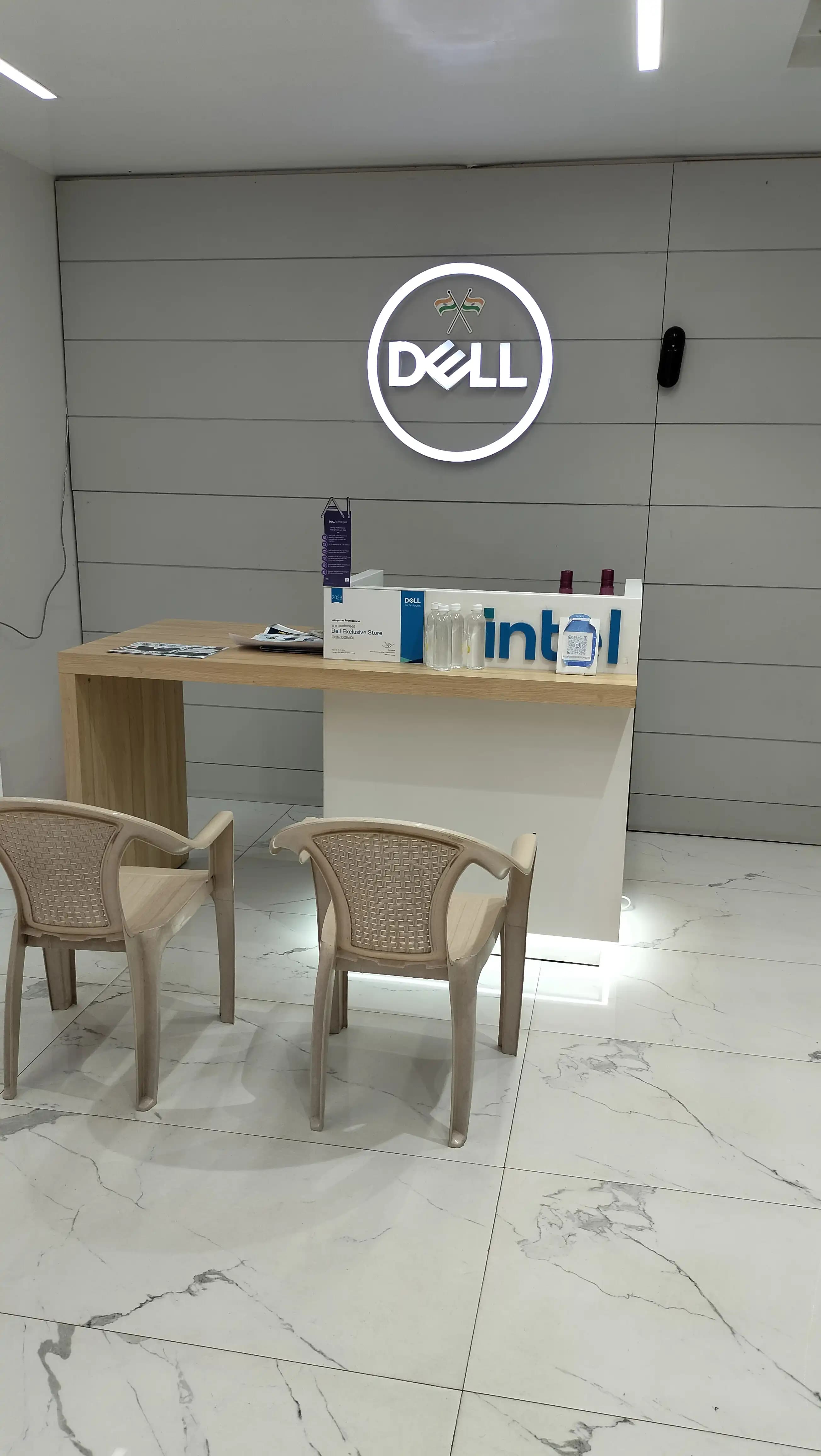 Dell Exclusive Store Sector — photo 2