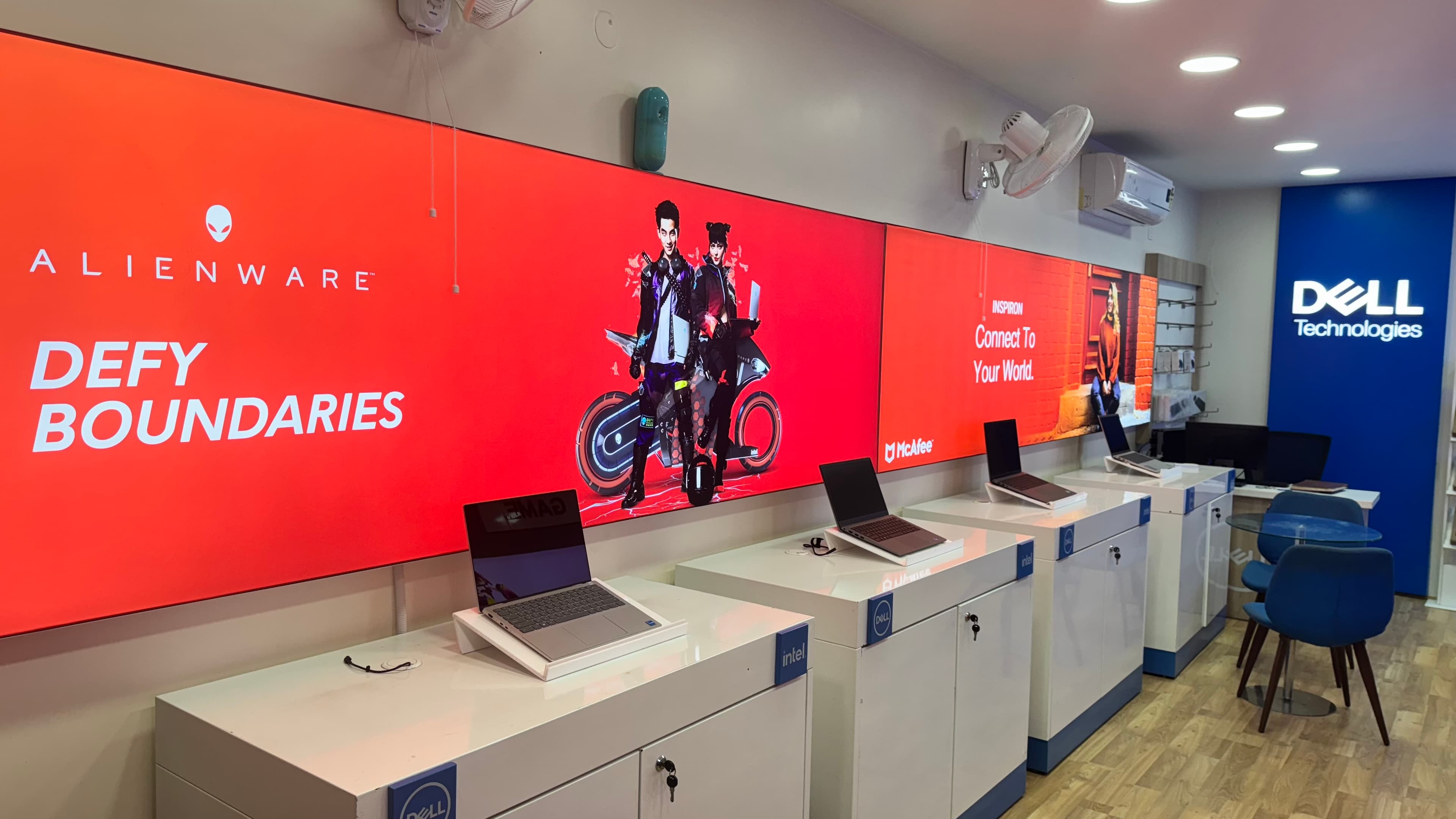 Dell Exclusive Store Sector — photo 2