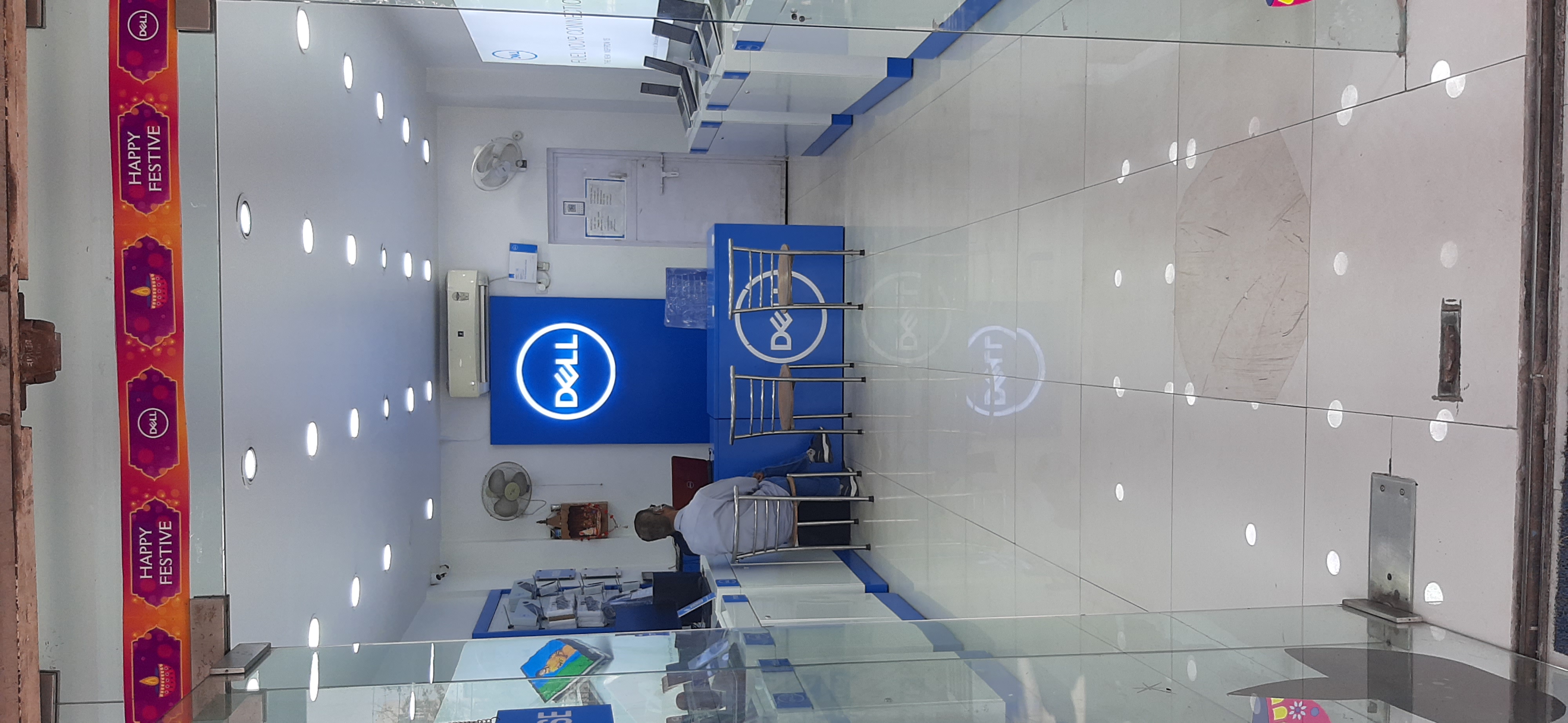 Dell Exclusive Store Sanjay Place — photo 3